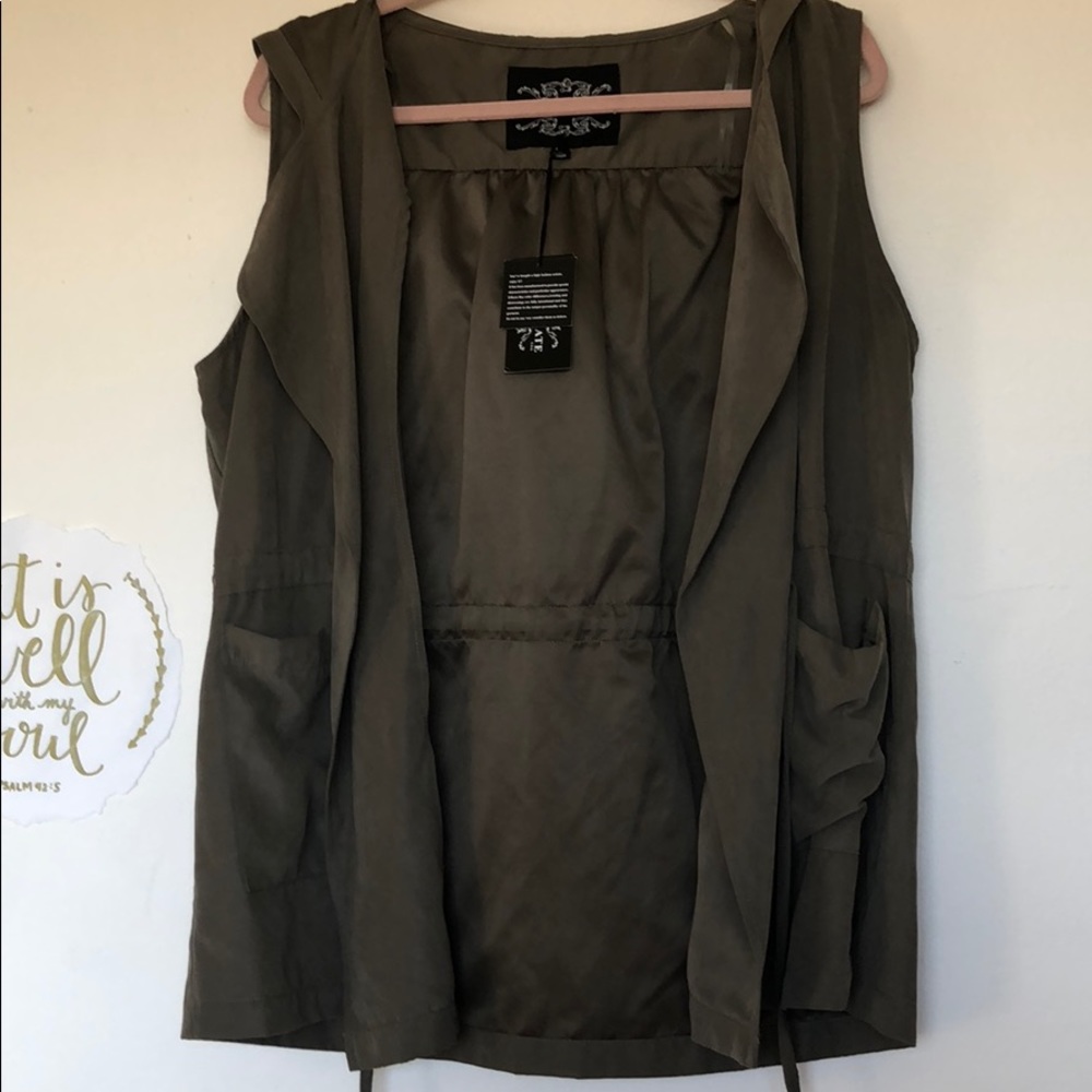 NEVER WORN olive green hooded vest